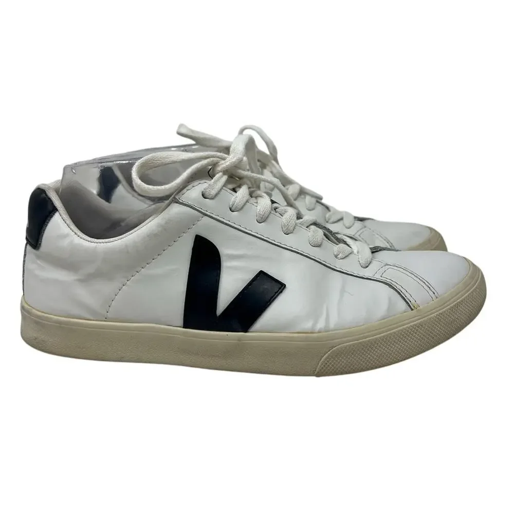 Women’s Veja Esplar Sneakers in Size 8